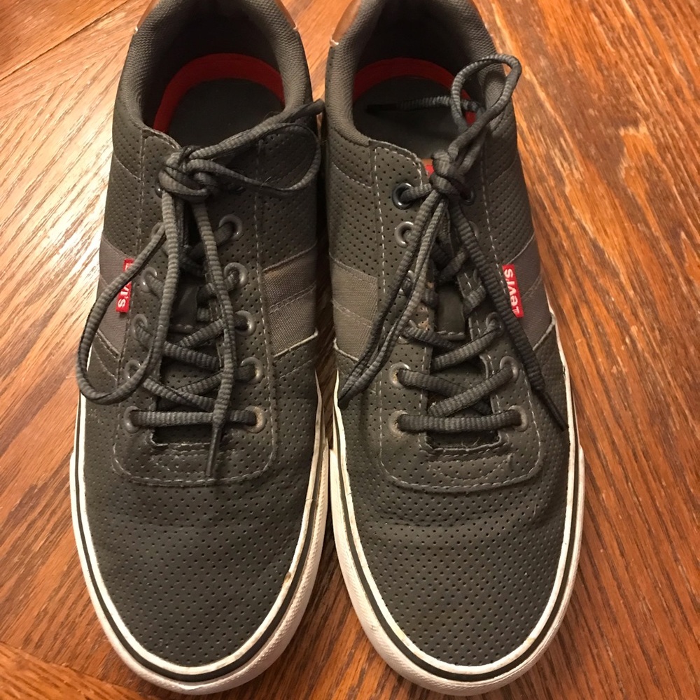 Comfortable Classic Levi’s Grey Lace Up Sneakers! - Picture 16 of 16